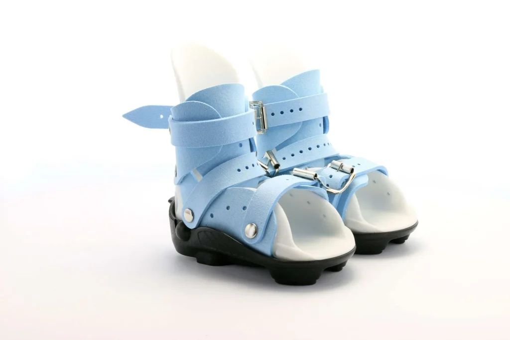 کفش طبی برای پاچنبری کودکان