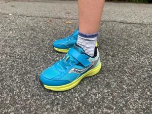 تفاوت کفش طبی کودک با کفش معمولی چیست؟