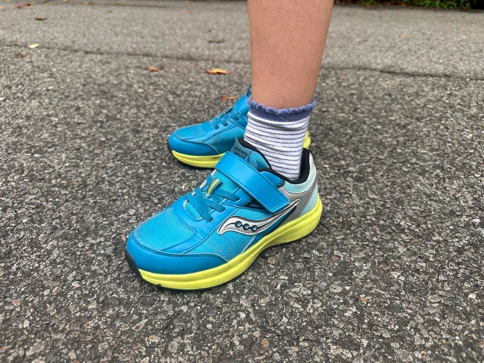 تفاوت کفش طبی کودک با کفش معمولی چیست؟